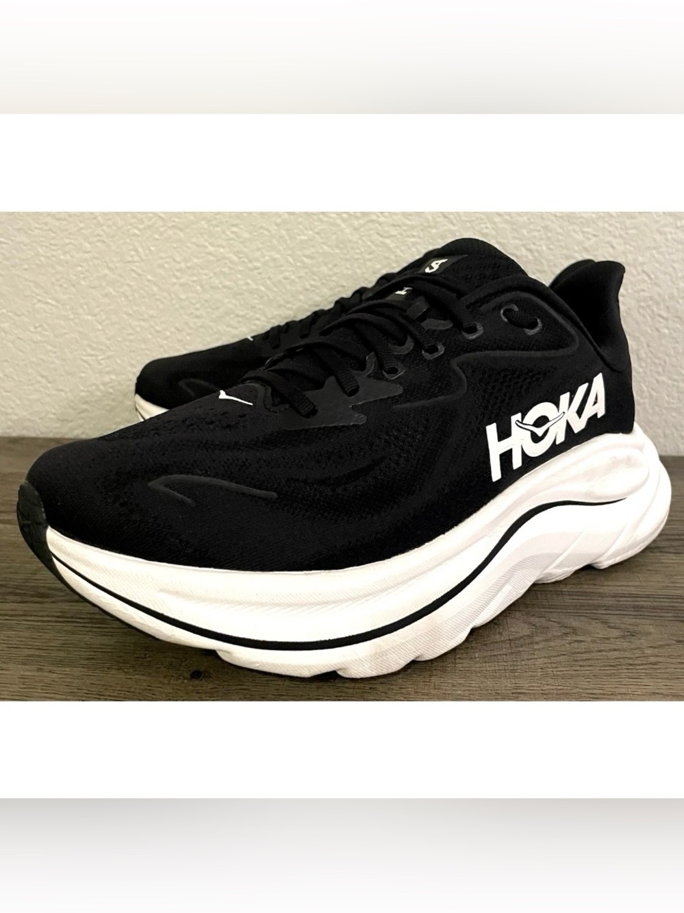Hoka One One Clifton 10 Mens Size US 9 2E Wide Black White Running Walking Shoes